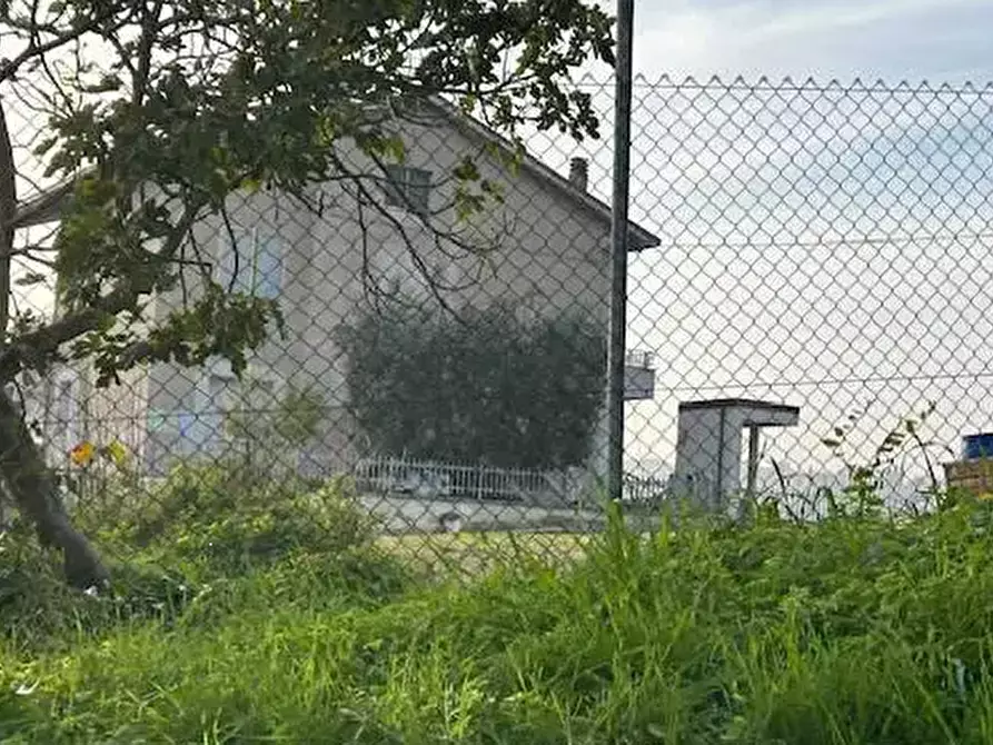 Immagine 3 di Terreno edificabile in vendita  in  Via Arnaldo Merlini  a Terre Roveresche