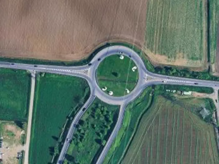 Immagine 1 di Magazzino in vendita  in Via Milano a Treviglio