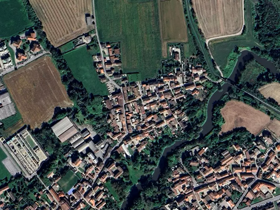 Immagine 1 di Garage in vendita  in Via Trento e Trieste a Villanterio