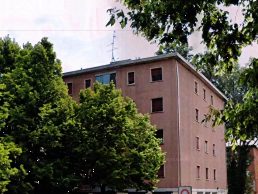 Immagine 1 di Garage in vendita  in Via Francesco Petrarca a Soliera