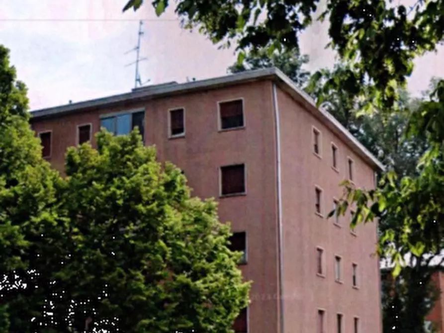 Immagine 2 di Garage in vendita  in Via Francesco Petrarca a Soliera