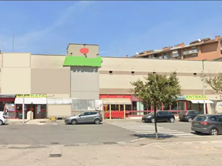 Immagine 1 di Negozio in vendita  in Via Niccolò Copernico a Pomezia