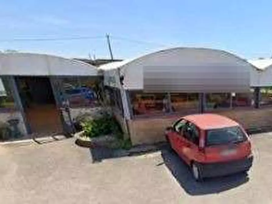 Immagine 1 di Negozio in vendita  in Via Fontana Vecchia a Cellole