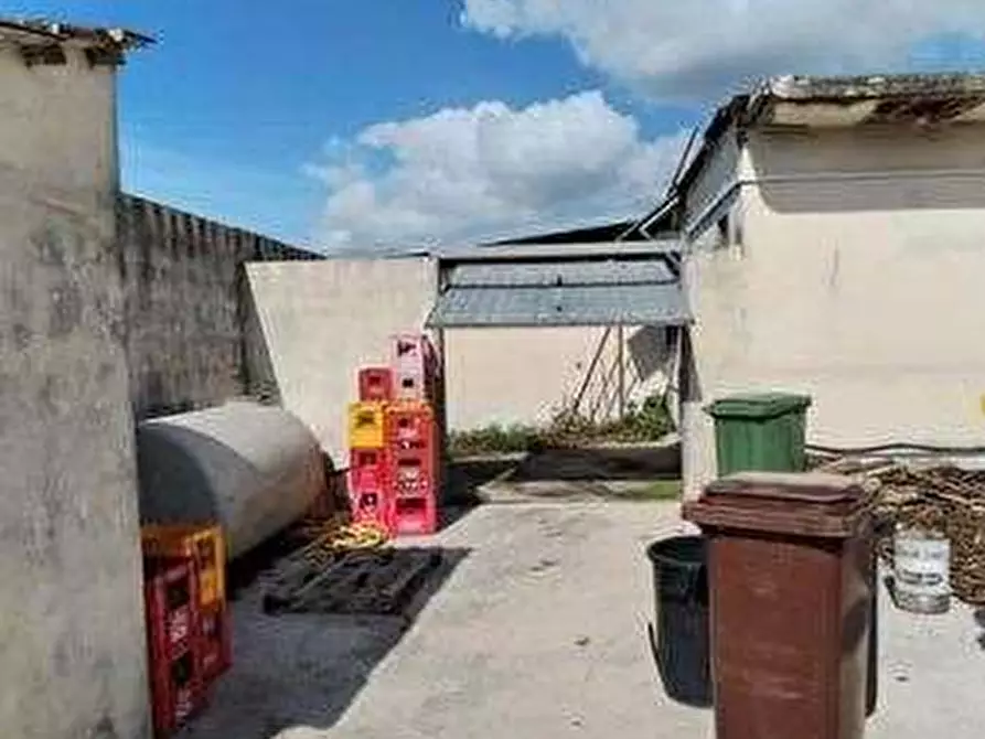 Immagine 3 di Negozio in vendita  in Via Fontana Vecchia a Cellole