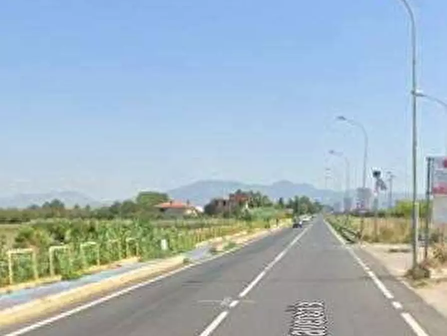 Immagine 6 di Negozio in vendita  in Via Fontana Vecchia a Cellole