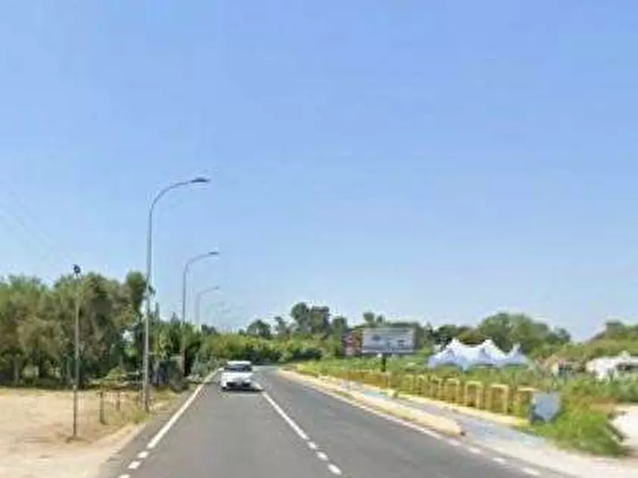 Immagine 7 di Negozio in vendita  in Via Fontana Vecchia a Cellole