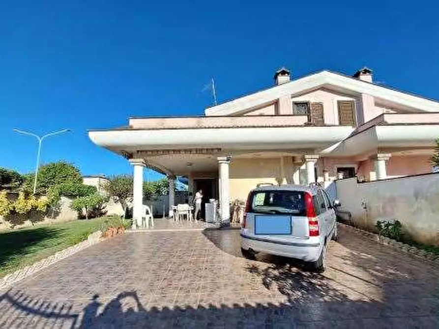 Immagine 1 di Villa in vendita  in Via Pistoia a Ardea