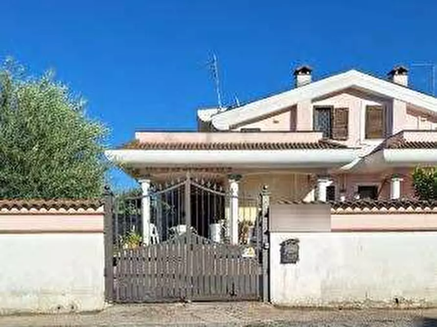 Immagine 2 di Villa in vendita  in Via Pistoia a Ardea