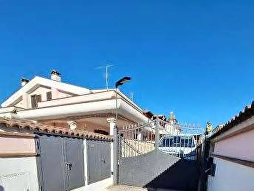 Immagine 5 di Villa in vendita  in Via Pistoia a Ardea