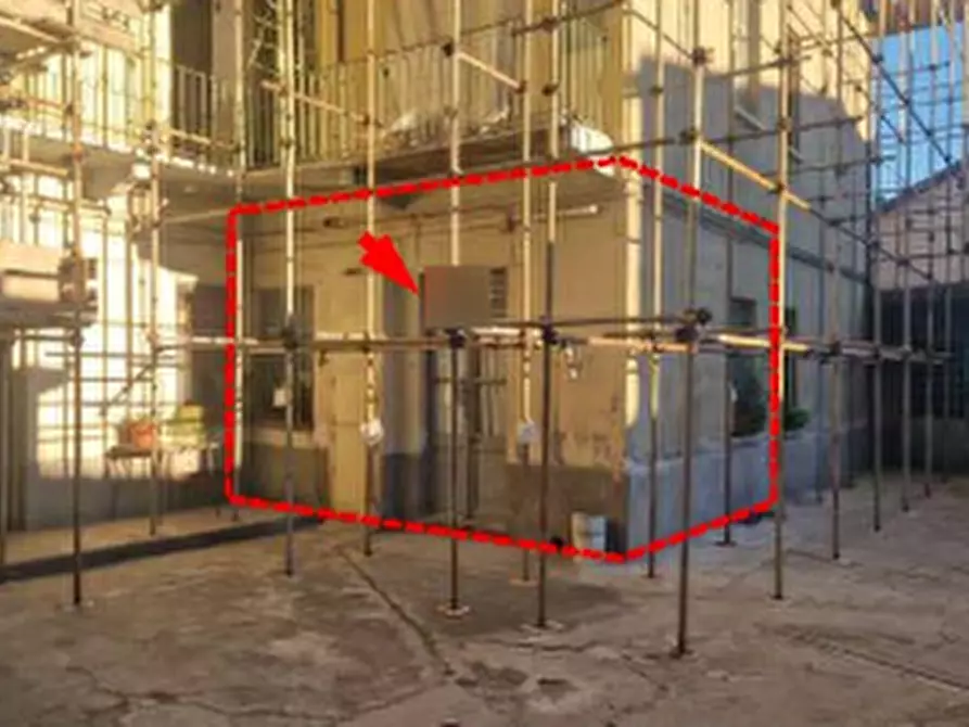 Immagine 2 di Magazzino in vendita  in Via Verolengo a Torino