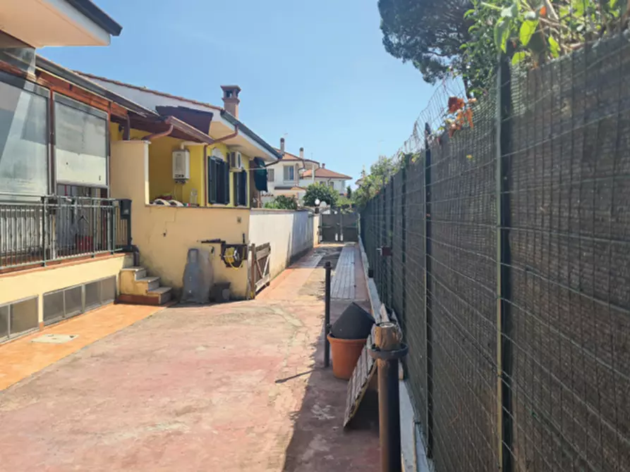 Immagine 3 di Porzione di villa in vendita  in Via Tagliamento a Ardea