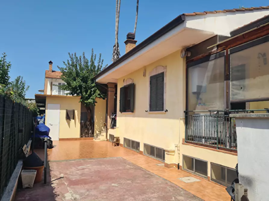 Immagine 1 di Porzione di villa in vendita  in Via Tagliamento a Ardea