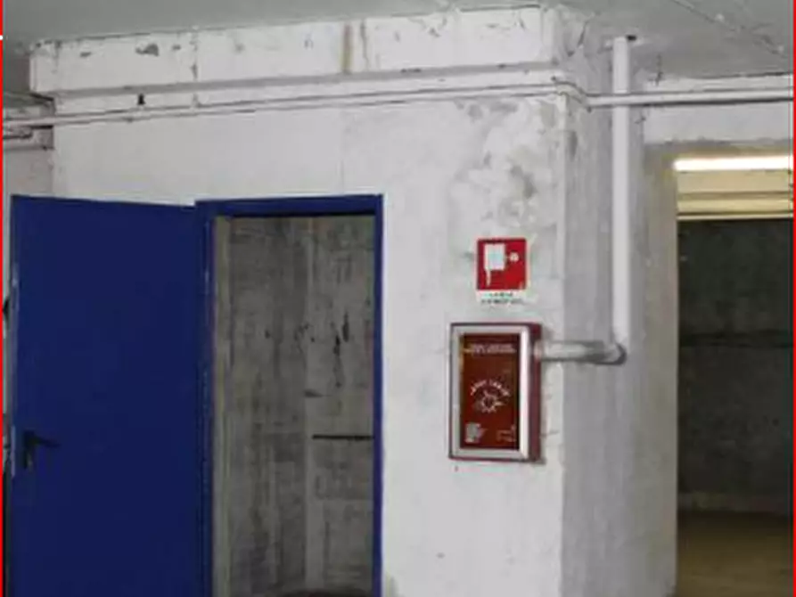 Immagine 8 di Negozio in vendita  in Via Claudio Monteverdi a Cesano Maderno