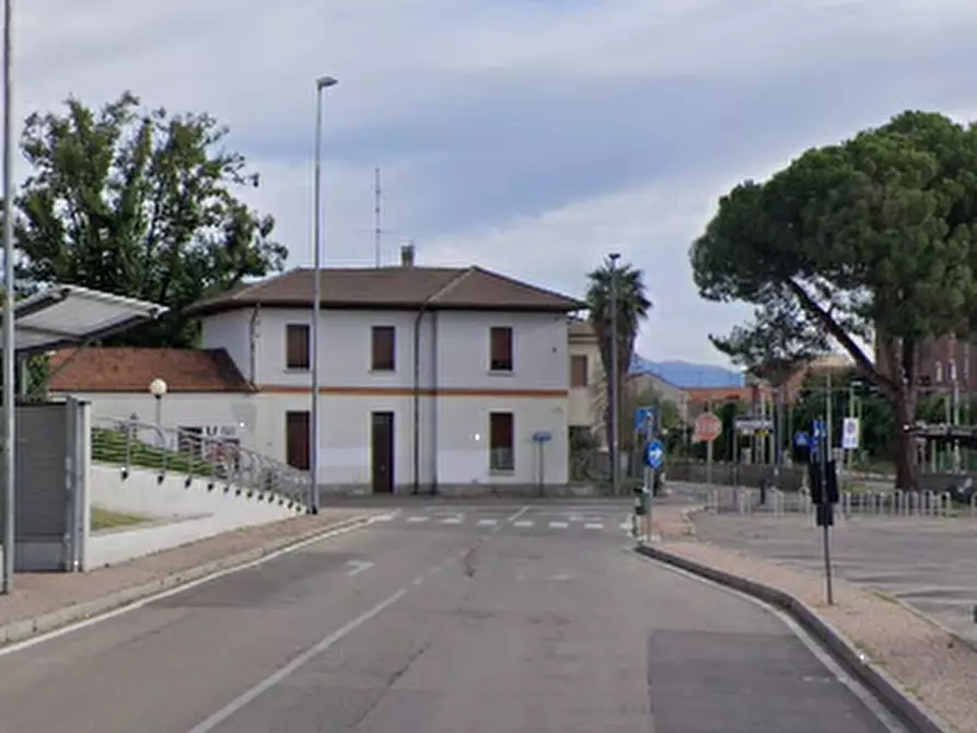 Immagine 9 di Negozio in vendita  in Via Claudio Monteverdi a Cesano Maderno