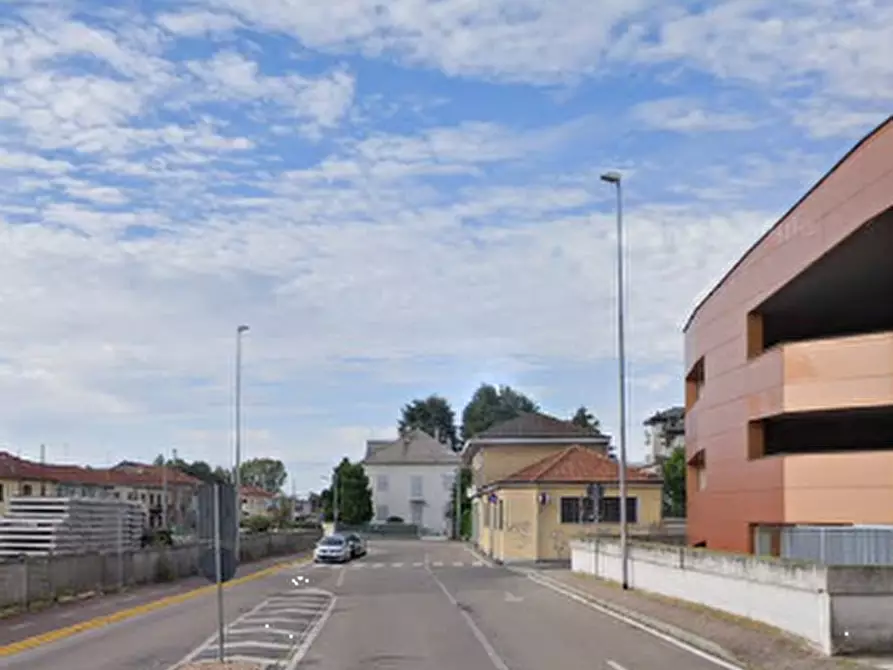 Immagine 10 di Negozio in vendita  in Via Claudio Monteverdi a Cesano Maderno