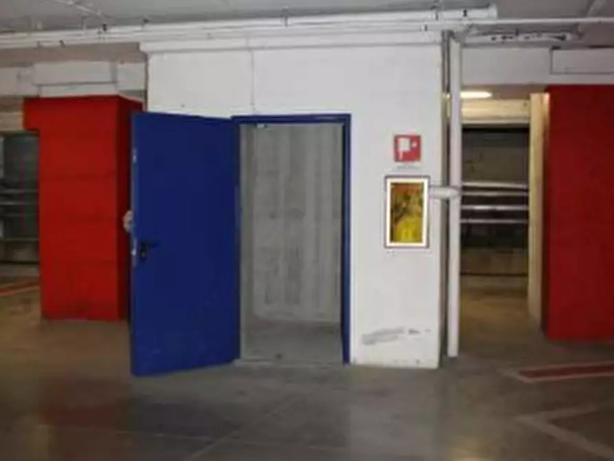 Immagine 7 di Negozio in vendita  in Via Claudio Monteverdi a Cesano Maderno