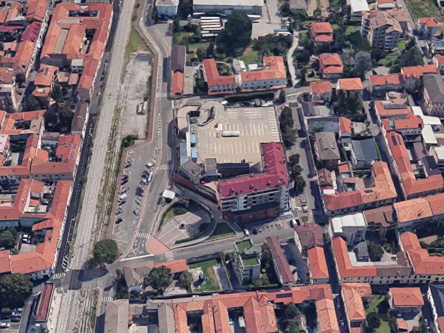 Immagine 11 di Negozio in vendita  in Via Claudio Monteverdi a Cesano Maderno