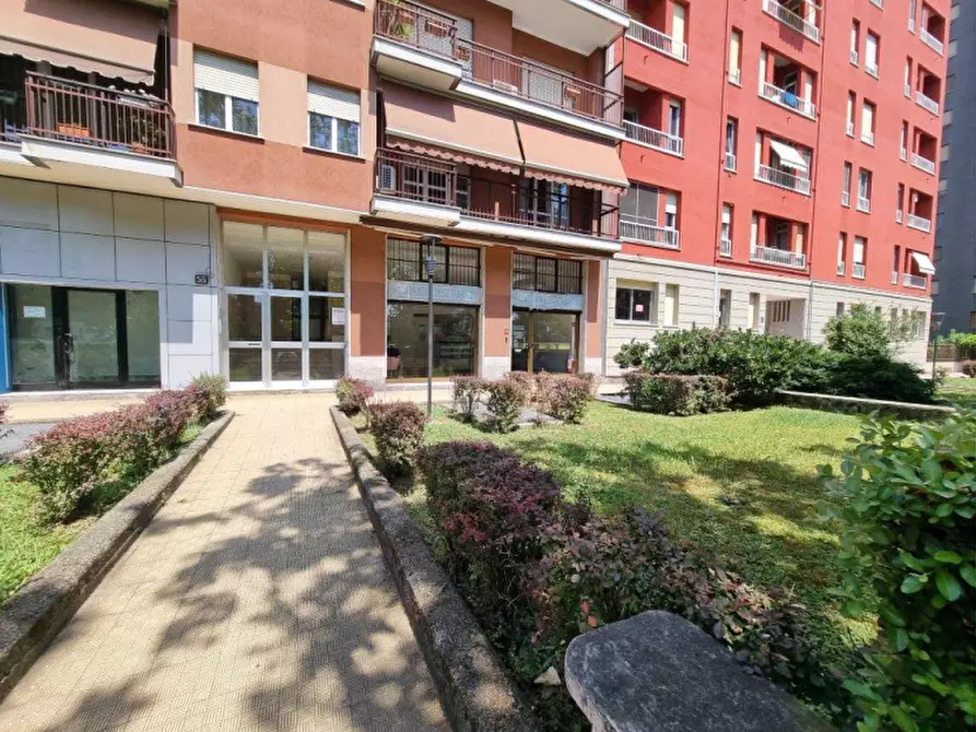 Immagine 1 di Negozio in vendita  in Via Achille Grandi  a Sesto San Giovanni