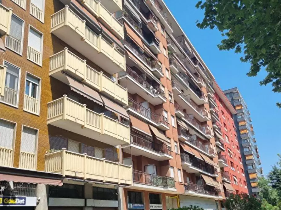 Immagine 3 di Negozio in vendita  in Via Achille Grandi  a Sesto San Giovanni