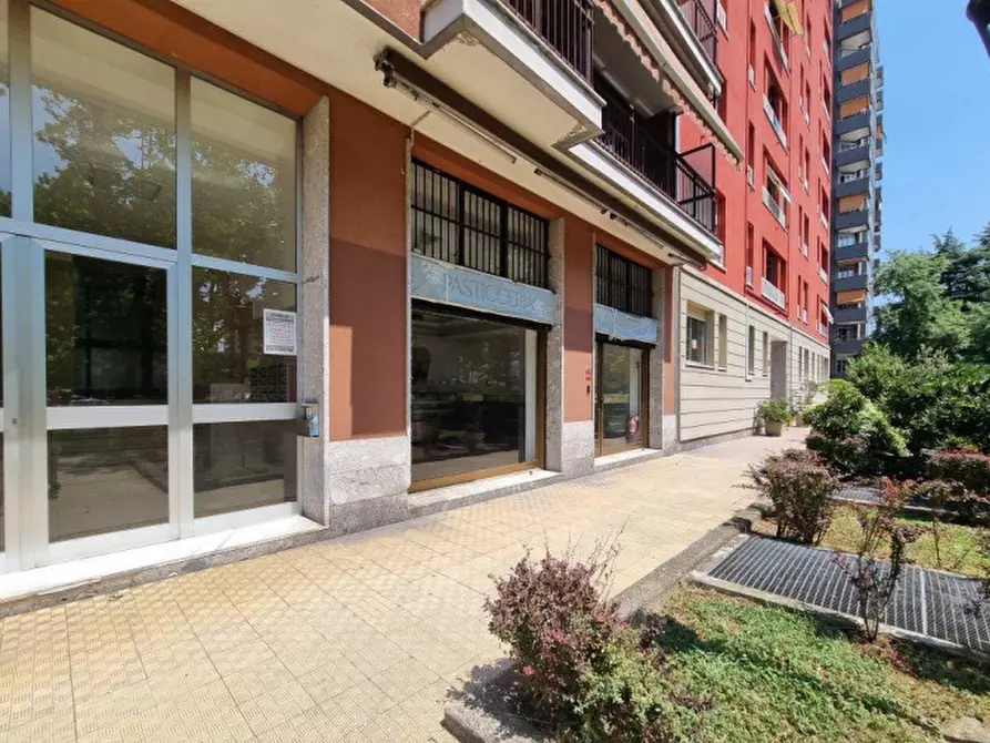 Immagine 4 di Negozio in vendita  in Via Achille Grandi  a Sesto San Giovanni