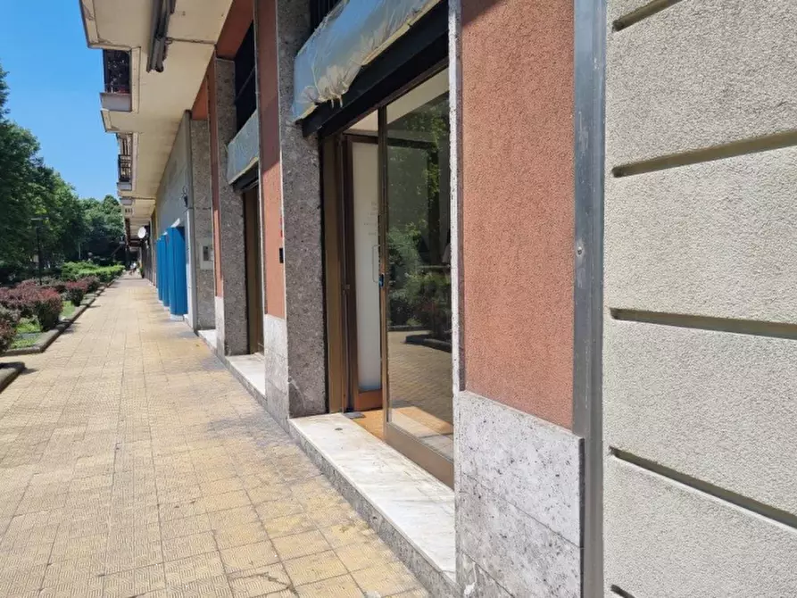 Immagine 5 di Negozio in vendita  in Via Achille Grandi  a Sesto San Giovanni