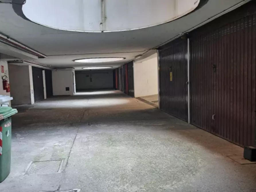 Immagine 6 di Negozio in vendita  in Via Achille Grandi  a Sesto San Giovanni