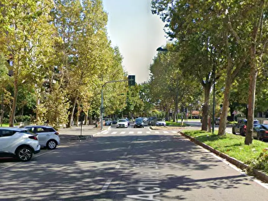 Immagine 8 di Negozio in vendita  in Via Achille Grandi  a Sesto San Giovanni