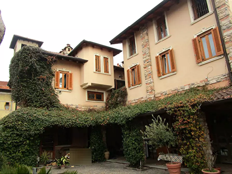 Immagine 1 di Porzione di villa in vendita  in Via Fiume a Lissone
