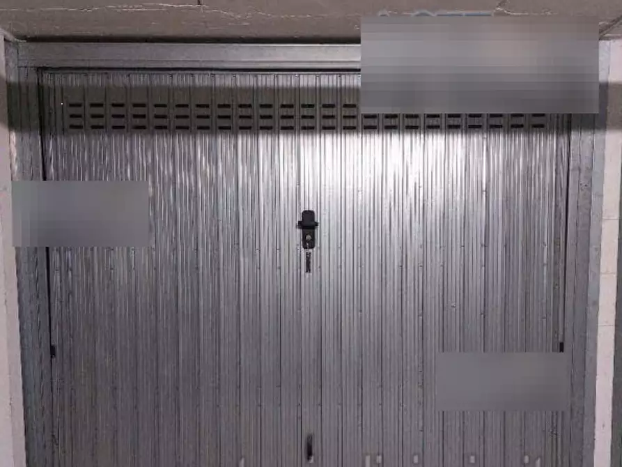 Immagine 1 di Garage in vendita  in Via Pomona a Roma
