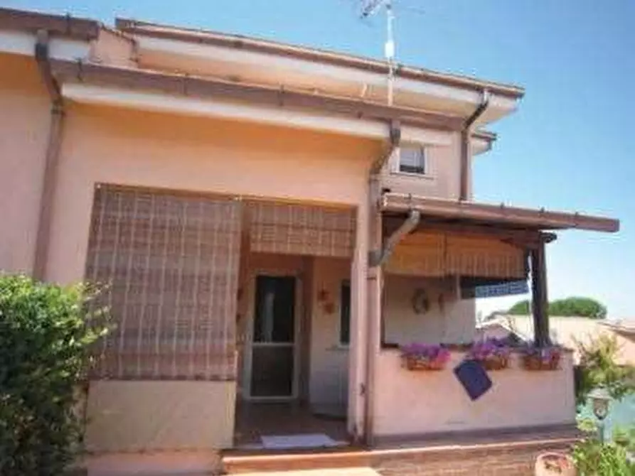 Immagine 1 di Villa in vendita  in Via Bolsena a Ardea
