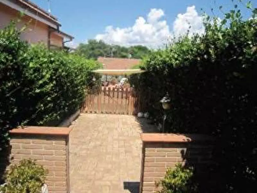 Immagine 2 di Villa in vendita  in Via Bolsena a Ardea