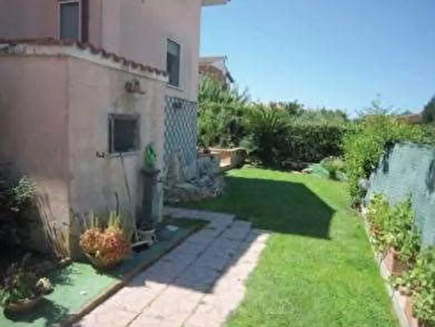 Immagine 6 di Villa in vendita  in Via Bolsena a Ardea