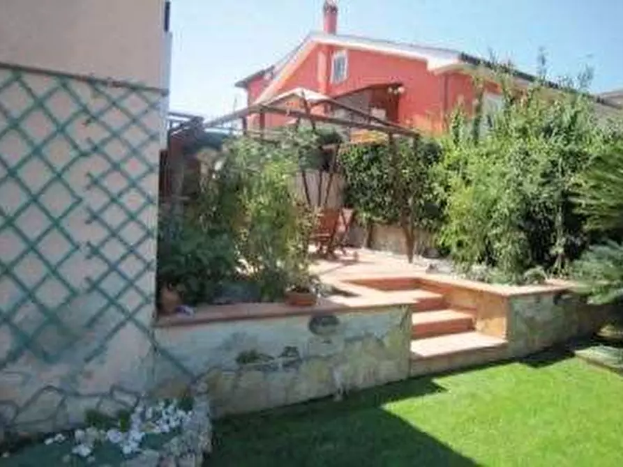Immagine 7 di Villa in vendita  in Via Bolsena a Ardea