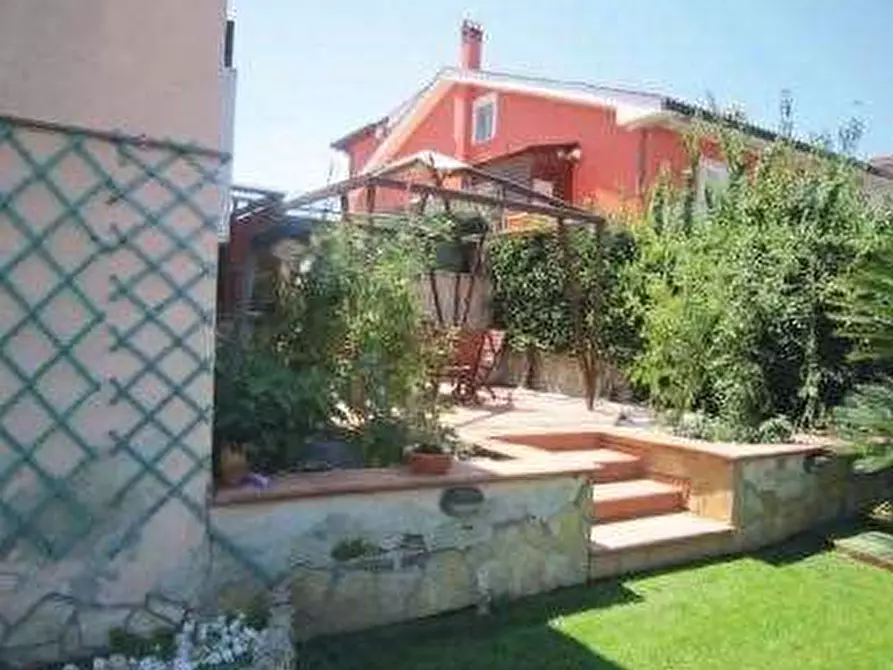 Immagine 8 di Villa in vendita  in Via Bolsena a Ardea