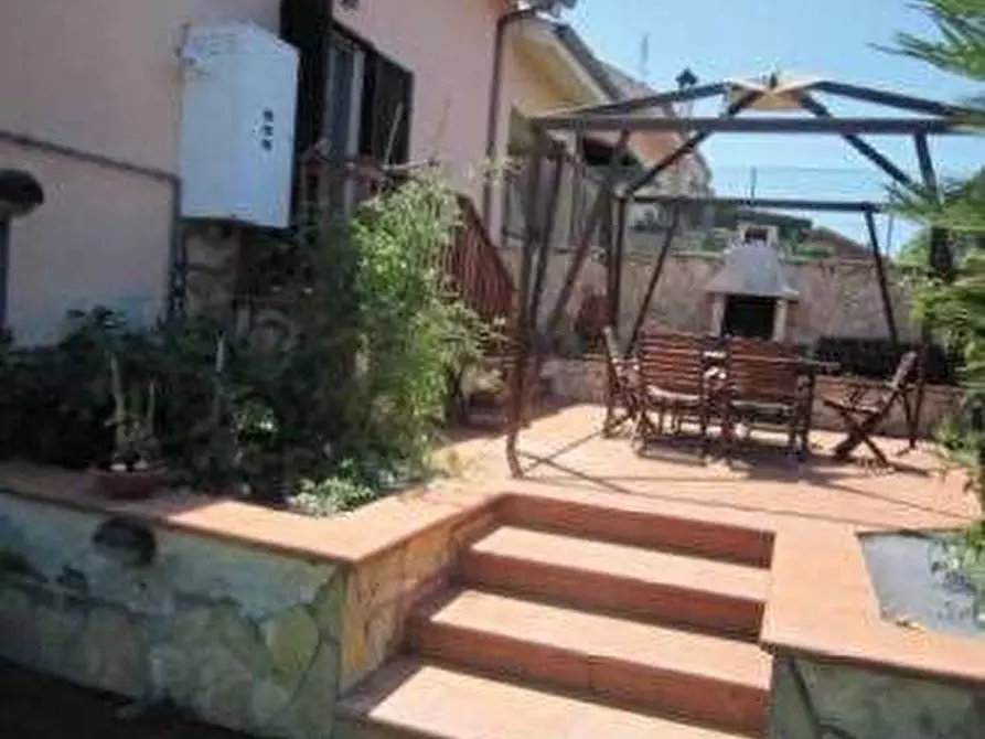 Immagine 9 di Villa in vendita  in Via Bolsena a Ardea