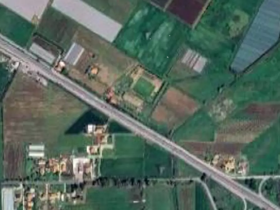 Immagine 1 di Terreno agricolo in vendita  in Via Pontina a Roma