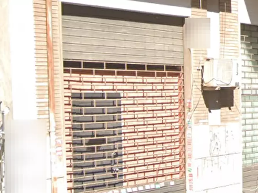 Immagine 2 di Negozio in vendita  in Via Federico Jorini a Roma