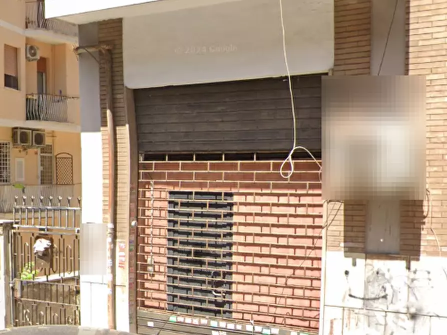 Immagine 5 di Negozio in vendita  in Via Federico Jorini a Roma