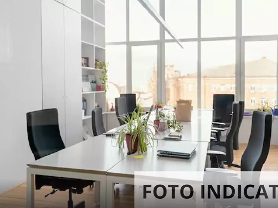 Immagine 8 di Ufficio in vendita  in Viale Carlo III di Borbone a Valle Di Maddaloni