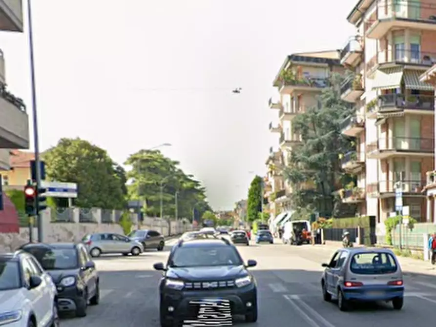 Immagine 5 di Negozio in vendita  in Via Cefalonia a Verona