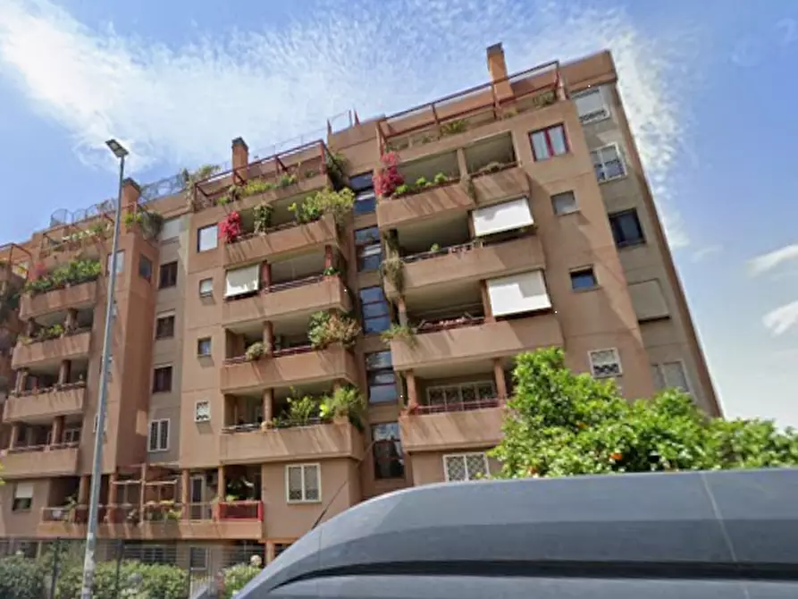 Immagine 4 di Appartamento in vendita  in Via dell'Orsa Maggiore a Roma