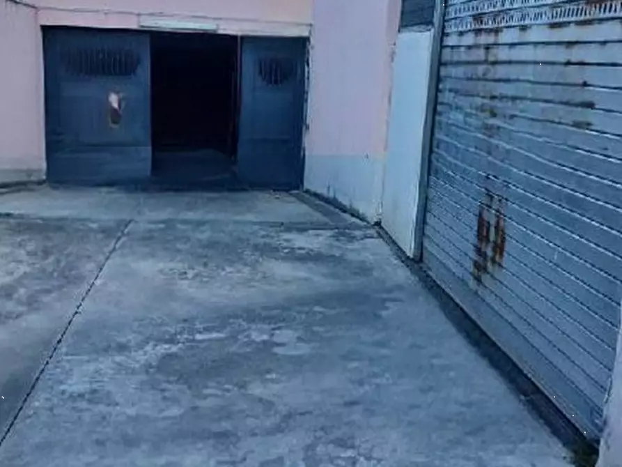 Immagine 3 di Magazzino in vendita  in Via Leopoldo Micucci, a Roma