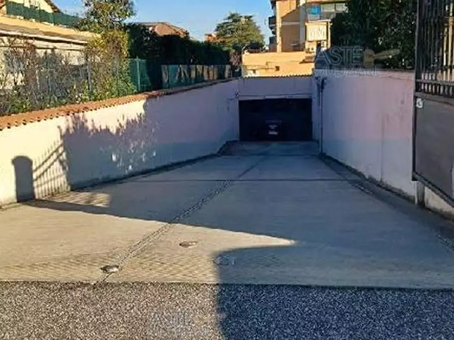 Immagine 4 di Magazzino in vendita  in Via Leopoldo Micucci, a Roma