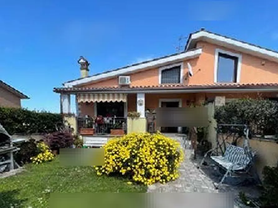 Immagine 1 di Appartamento in vendita  in Via Balsorano a Roma