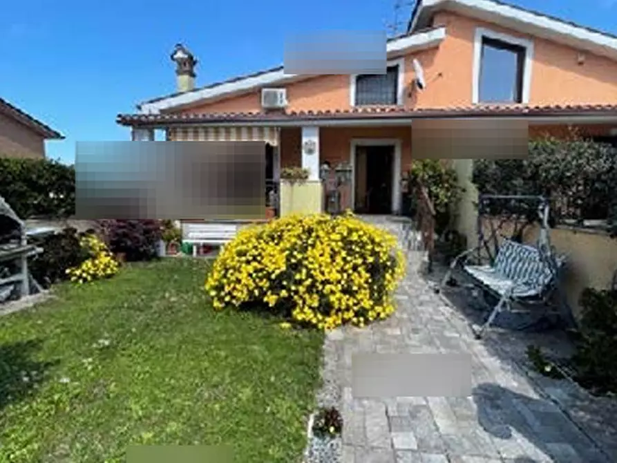 Immagine 2 di Appartamento in vendita  in Via Balsorano a Roma