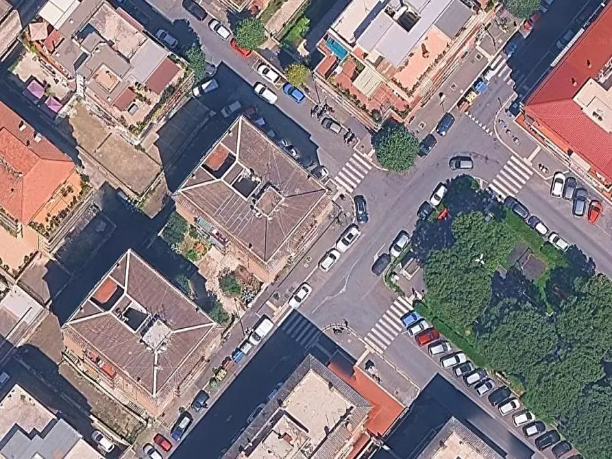 Immagine 13 di Negozio in vendita  in Via Federico Jorini a Roma