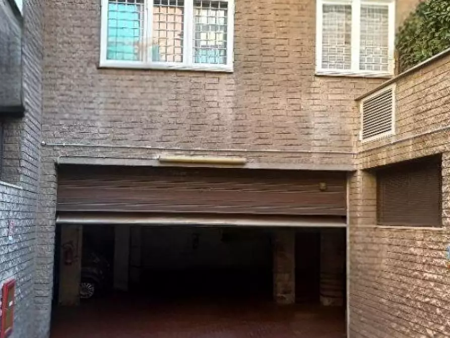 Immagine 4 di Posto auto in vendita  in Via Adolfo Ravà a Roma