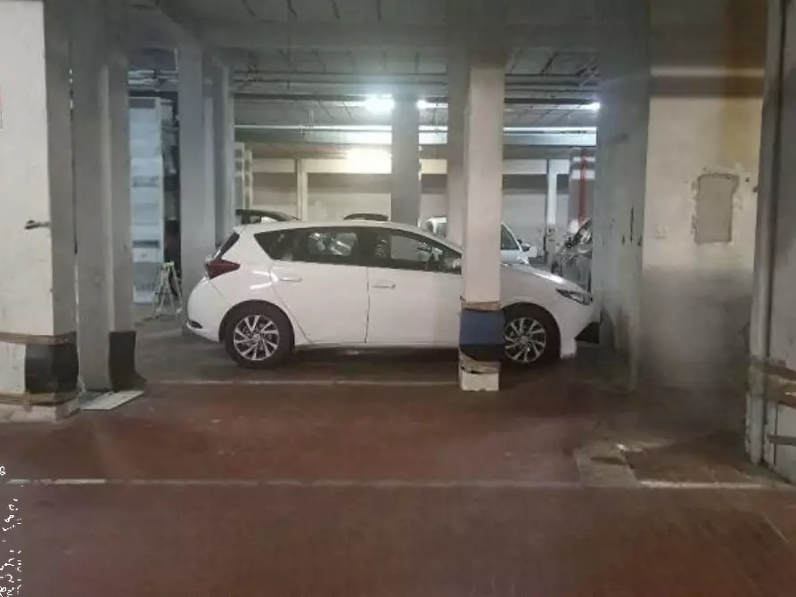 Immagine 7 di Posto auto in vendita  in Via Adolfo Ravà a Roma