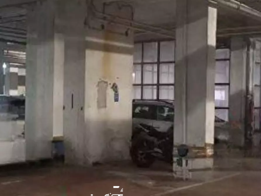 Immagine 8 di Posto auto in vendita  in Via Adolfo Ravà a Roma