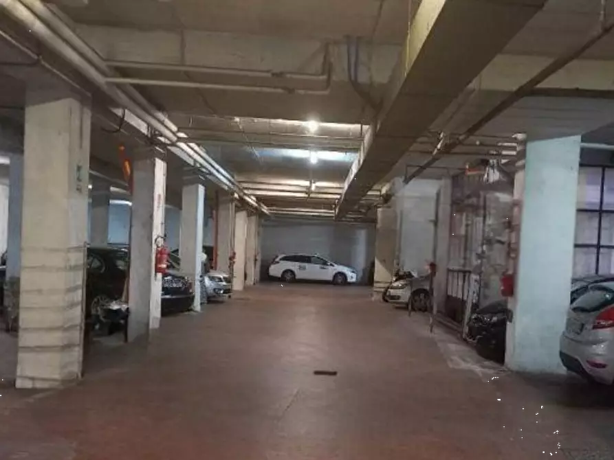 Immagine 9 di Posto auto in vendita  in Via Adolfo Ravà a Roma
